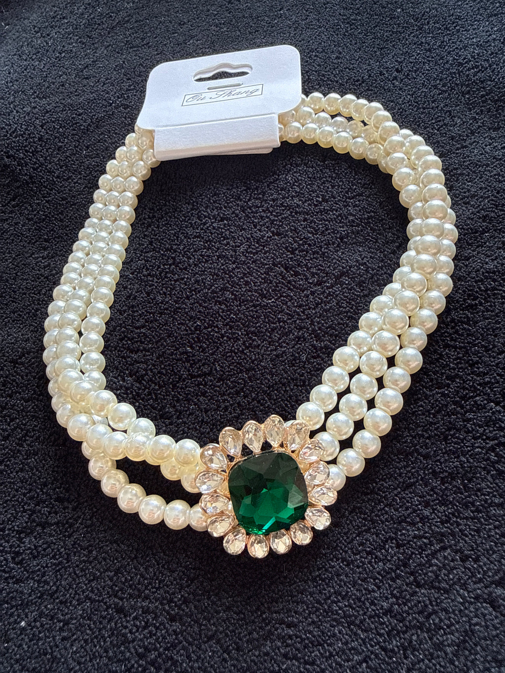 Collana Perle a 3 Fili con Pietra Smeraldo - Eleganza Vintage | Emerald Pearl Choker
