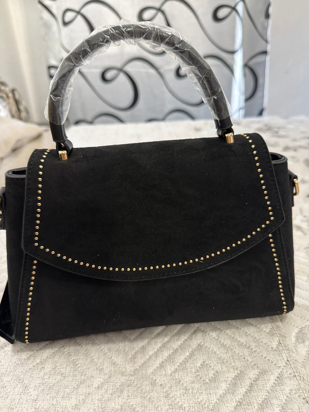 Borsa Nera in Velluto con Tracolla e Borchie Oro - Collezione Inverno