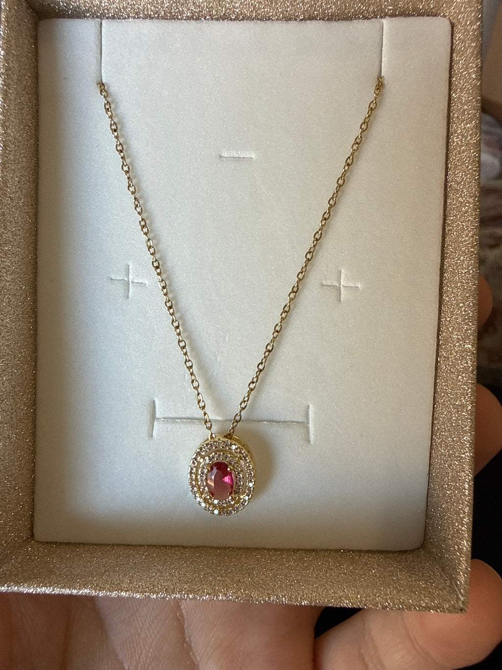 Collana Aura Rubino - Pendente Ovale Rosso con Doppio Halo di Zirconi Oro