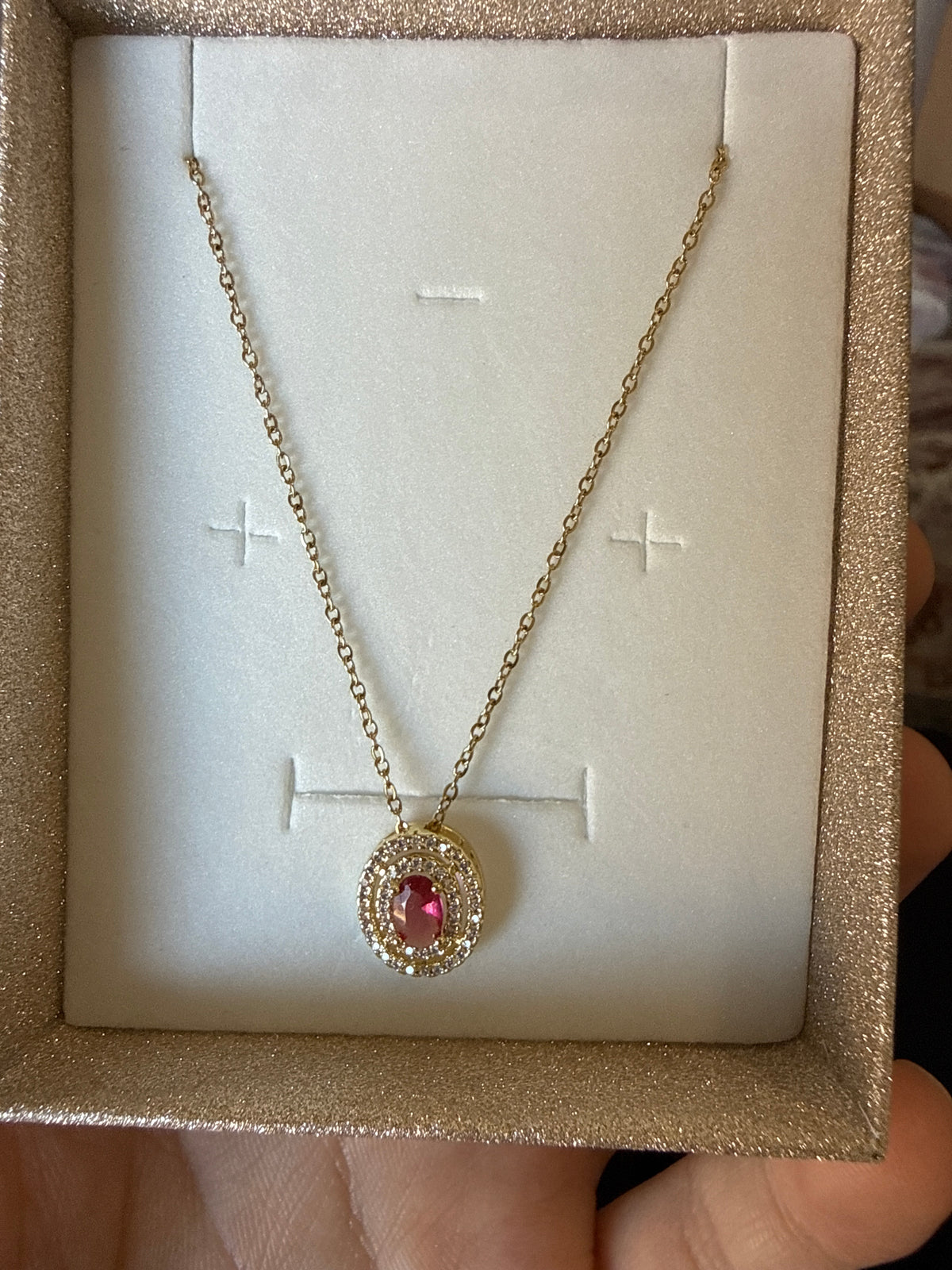 Collana Aura Rubino - Pendente Ovale Rosso con Doppio Halo di Zirconi Oro