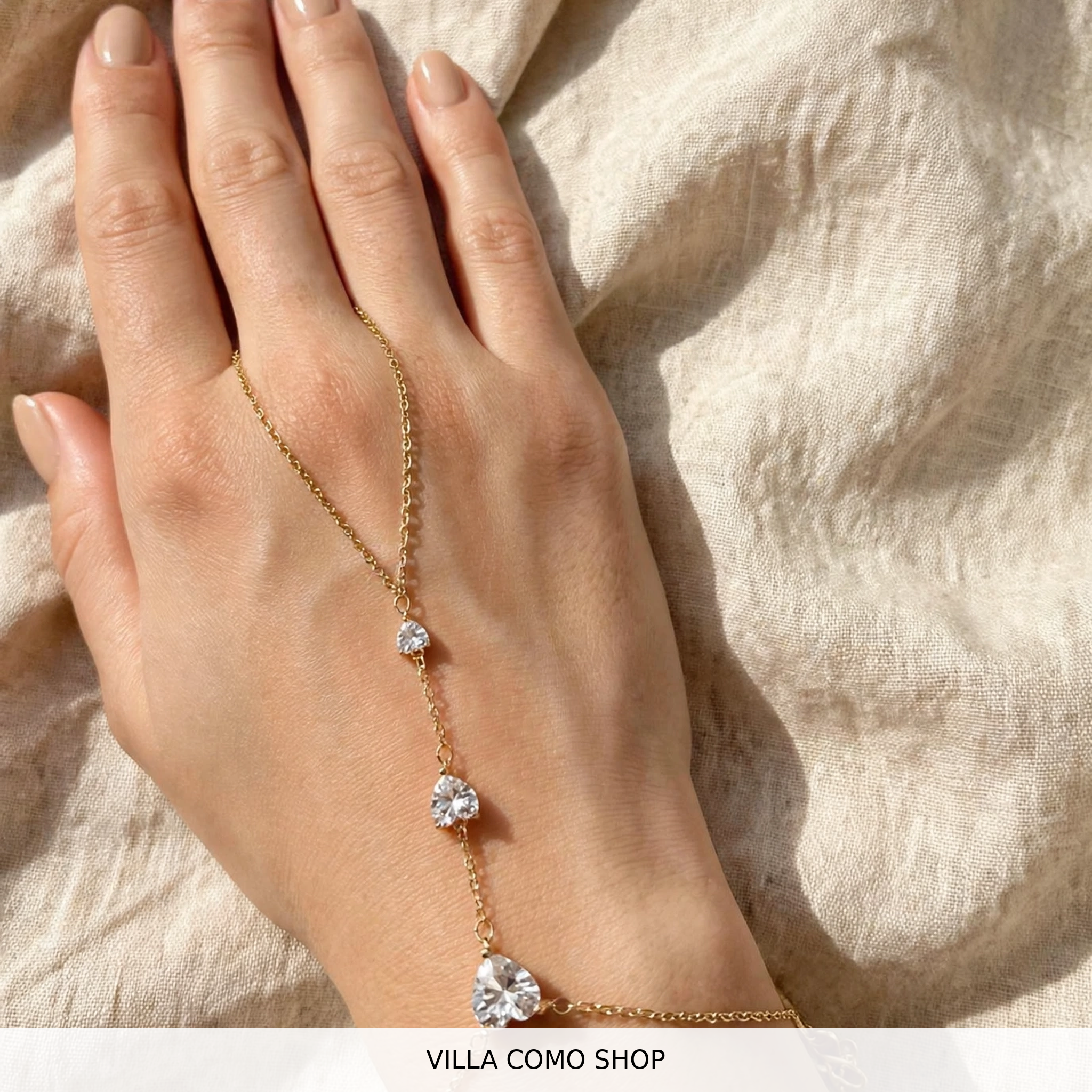Baciamano Cuori Zirconi Bianchi | Bracciale con Anello Gold - Eleganza Pura