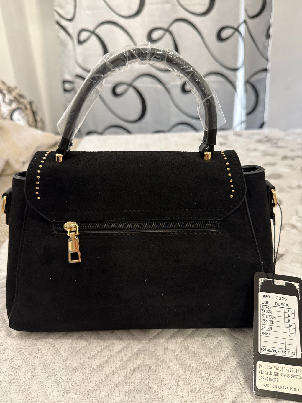 Borsa Nera in Velluto con Tracolla e Borchie Oro - Collezione Inverno