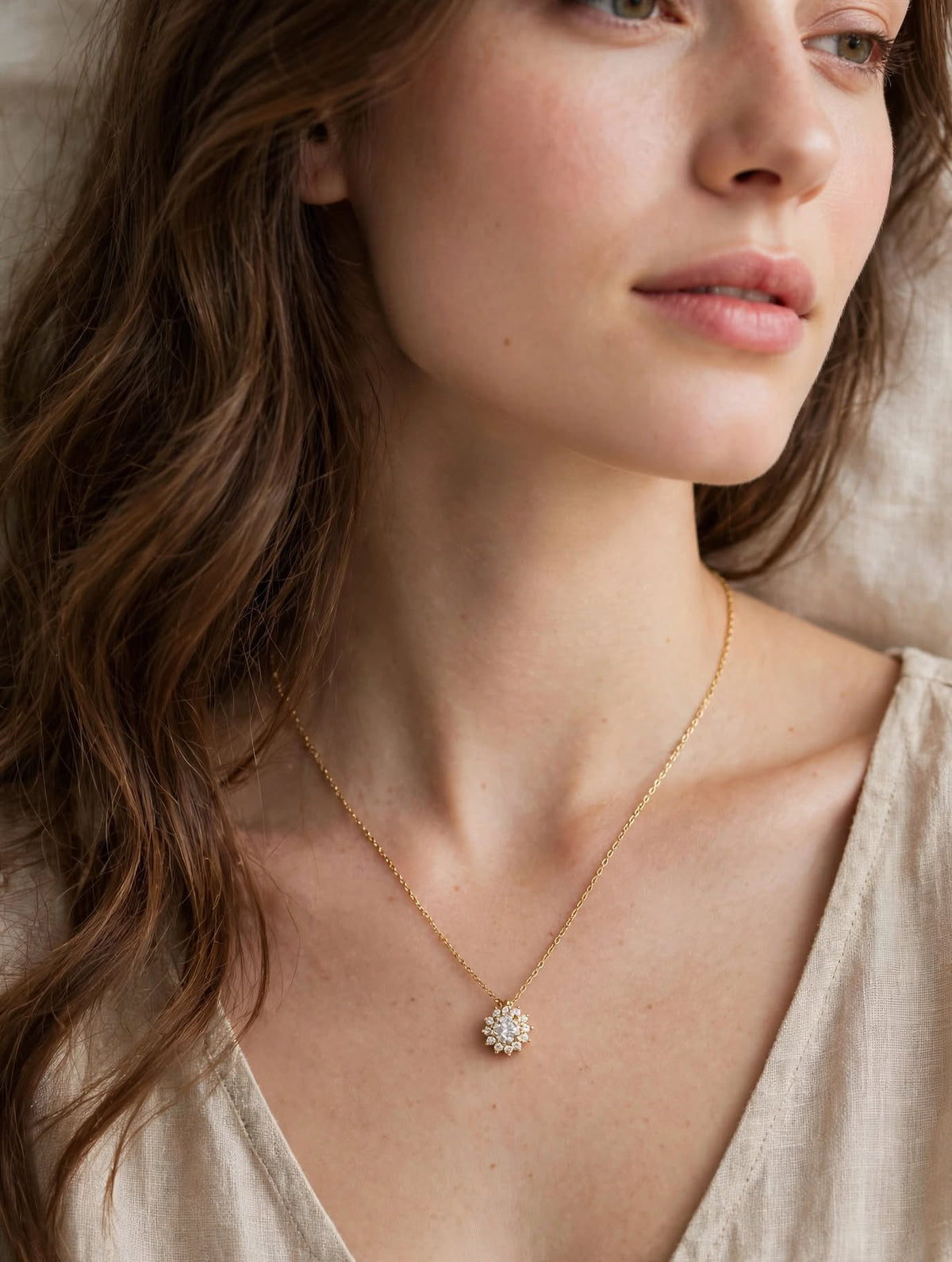 Collana Stella Solitaria - Pendente Fiore Cristallo con Halo Oro - Minimal Chic