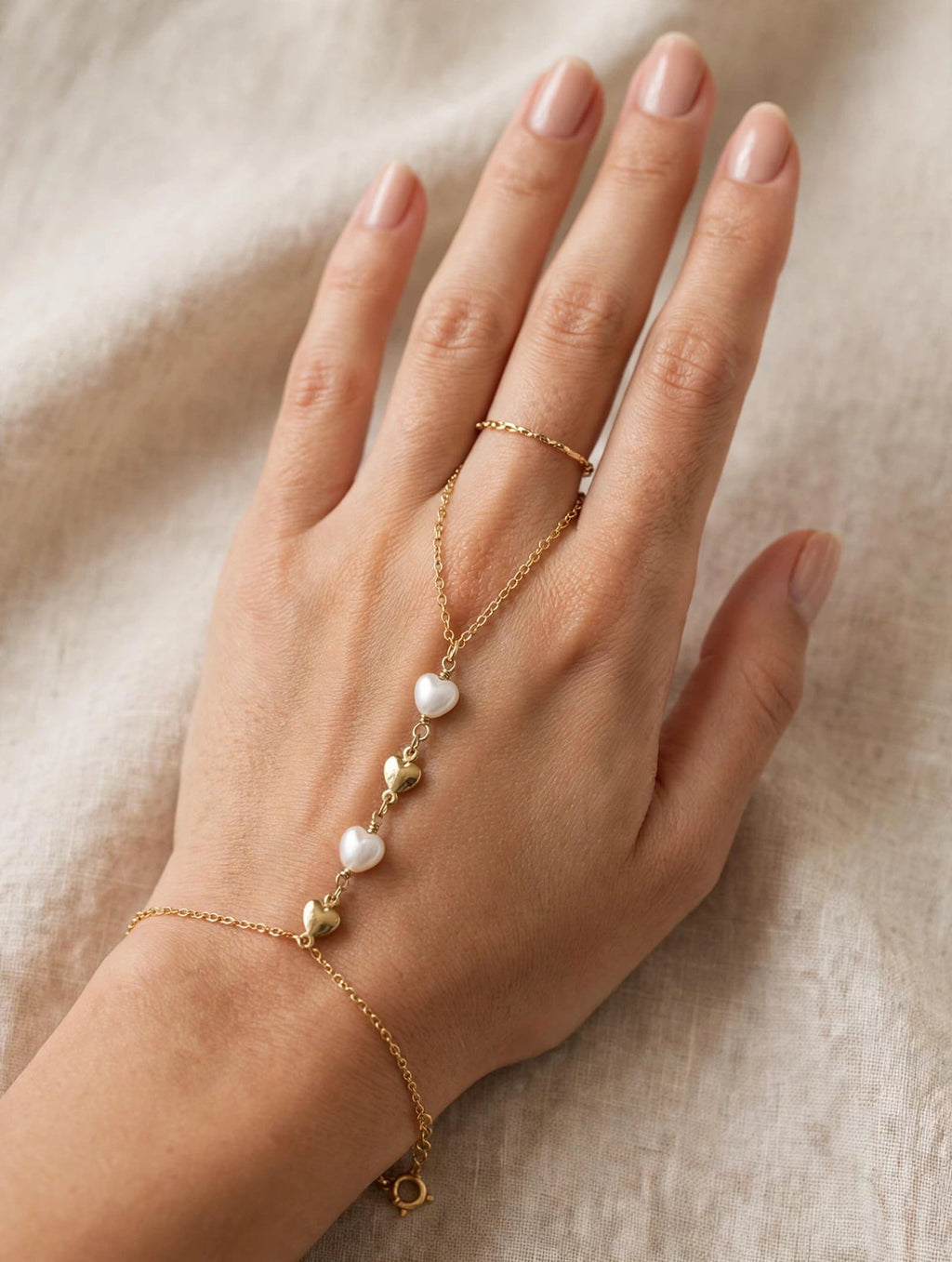 Bracciale Baciamano Cuori Perla | Catena Mano Anello - Gold Heart