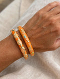 Set 2 Bracciali Bangle Smalto Arancio - Fiori Dorati e Cristallo Azzurro